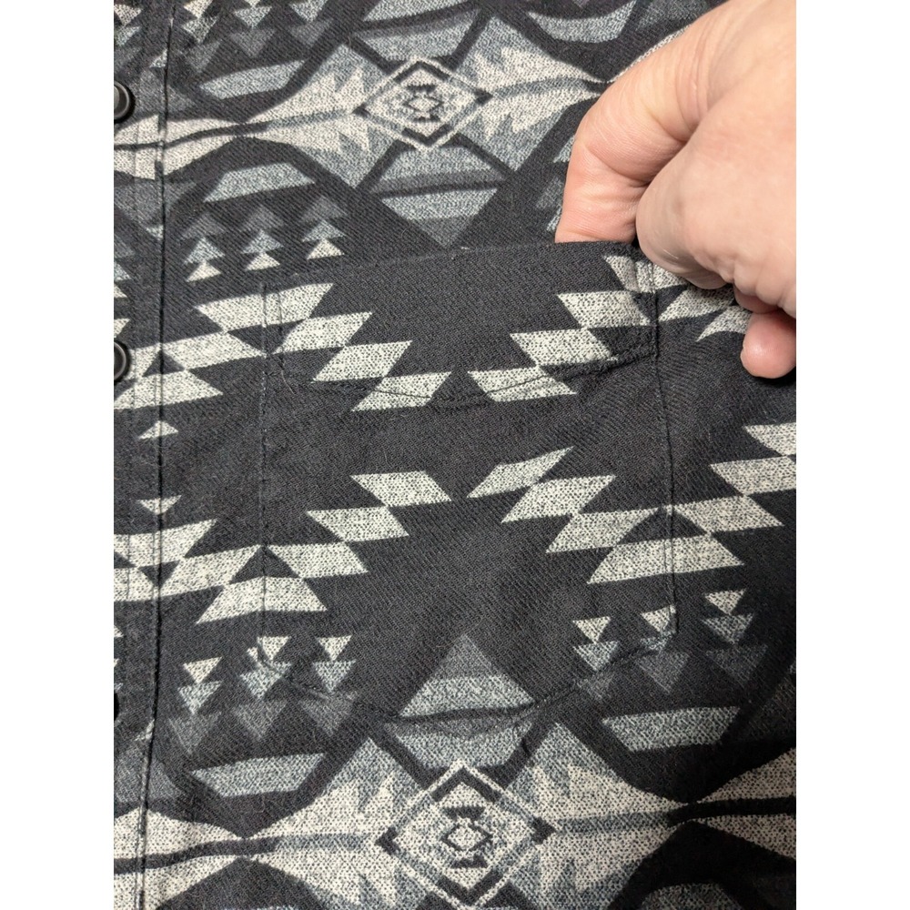AMERICAN EAGLE CLASSIC FIT Men Medium Black Aztec Southwestern Flannel Shirt - Picture 13 of 16